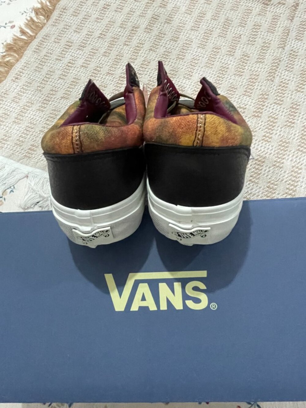 Vans Old Skool Tie-Dye Badge Low-Top Sneakers - Picture 13 of 13